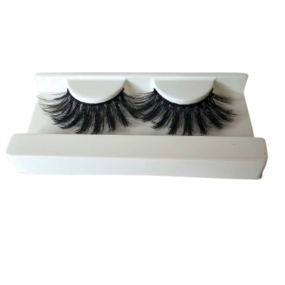 New False 3D Lashes – Style & Brand Unknown